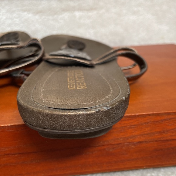 kenneth cole reaction bronze thong sandals - Picture 10 of 15
